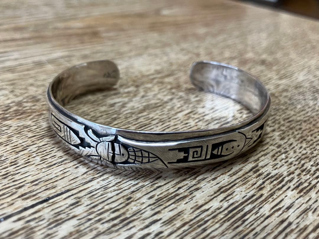 Hopiホピ族Berra Tawahongvaベラタワホングバ シルバーバングル