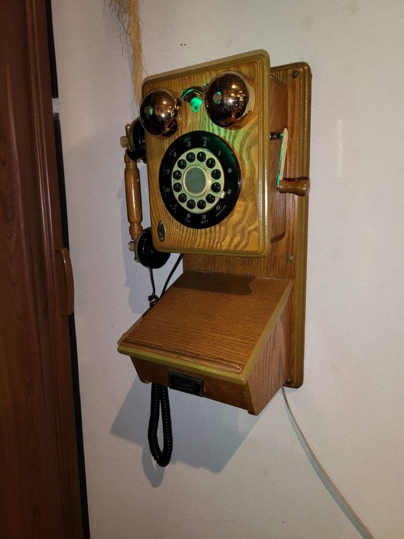 現在使用中　壁掛け電話機　レトロ　アンティーク