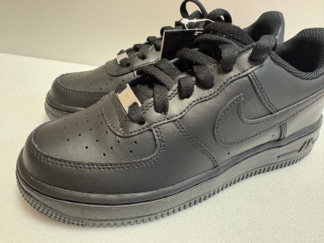 NIKE AIR FORCE 1 エアフォース1 ブラック　GS 23cm