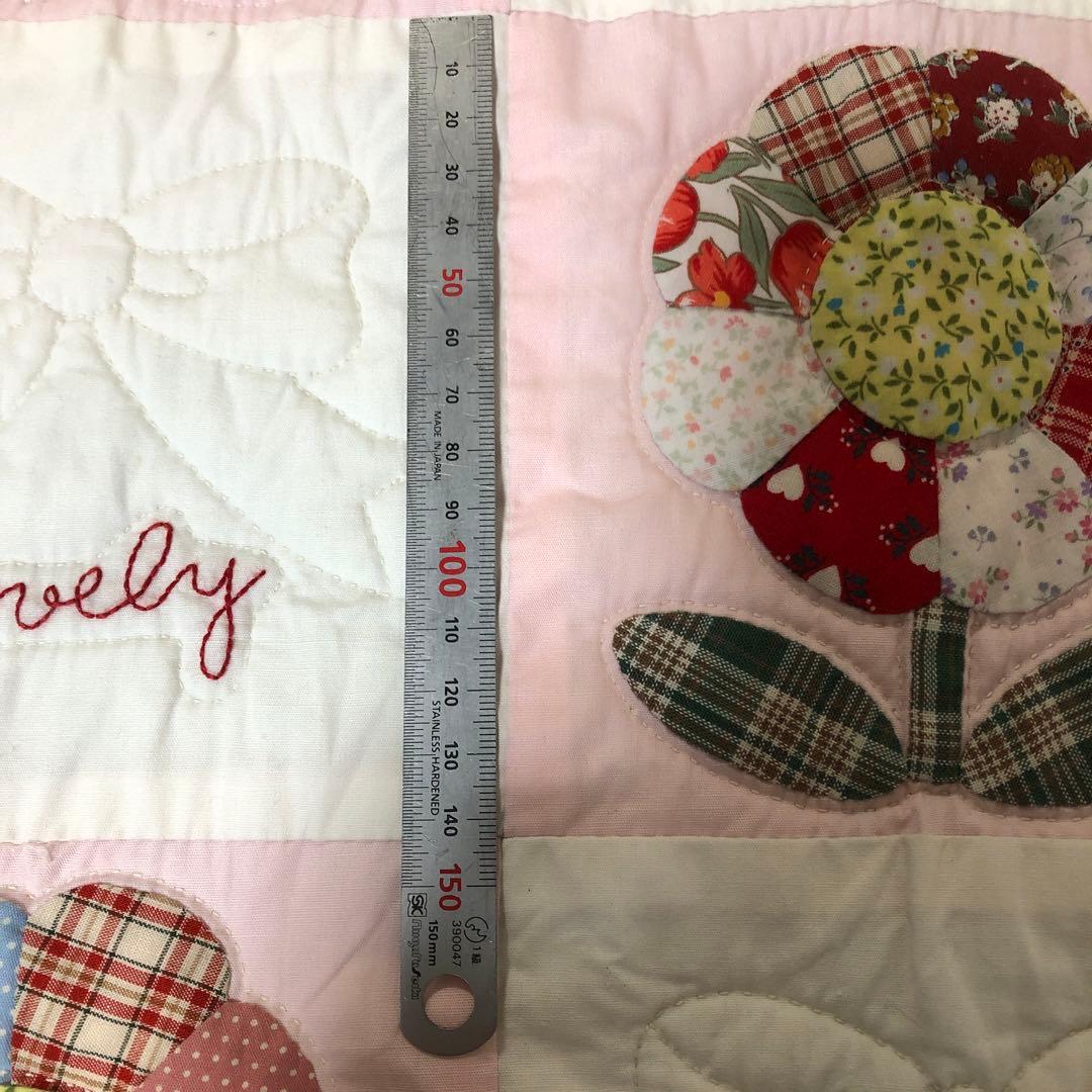 ハンドメイド　花柄パッチワーク　タペストリー