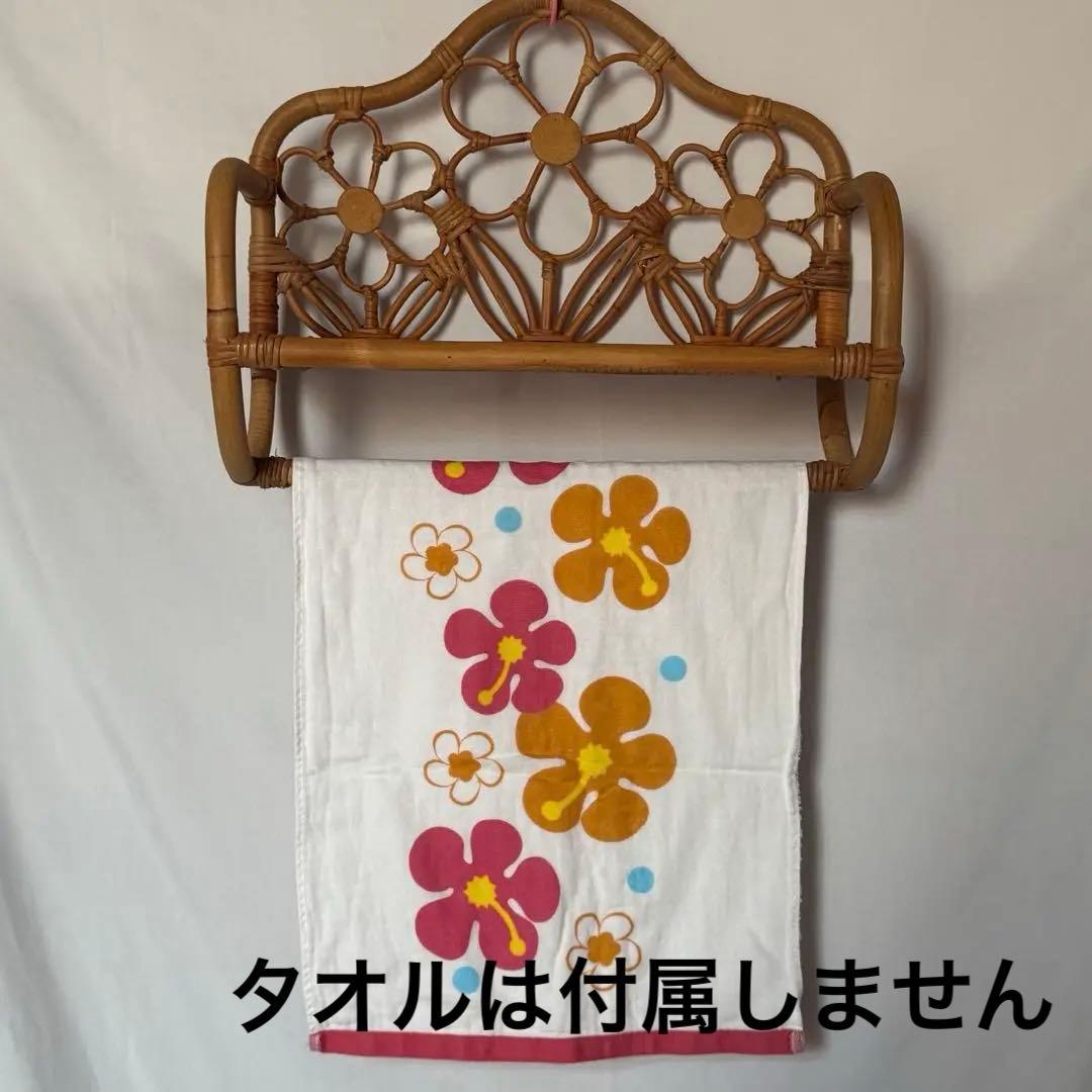 ラタン製　花モチーフ壁掛け木製ラック