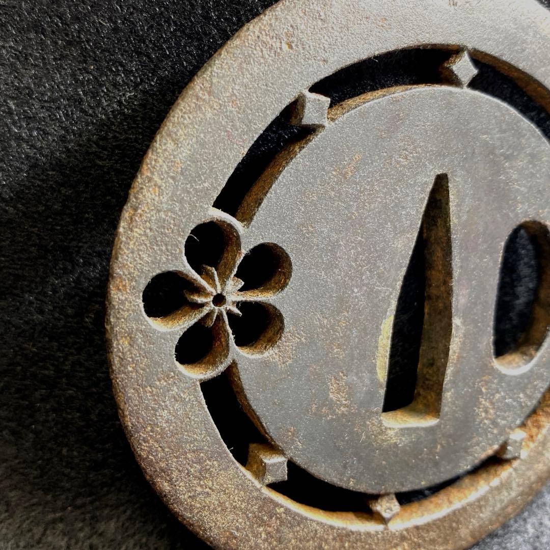 時代　透桜紋刀鍔　木箱付　91g 東Y7-0220☆2Fトヒチ