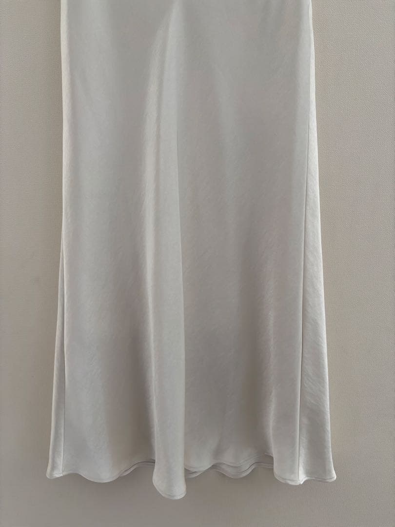 極美品　アニュアンス　サテンバイアスナロースカート　アイボリー　M