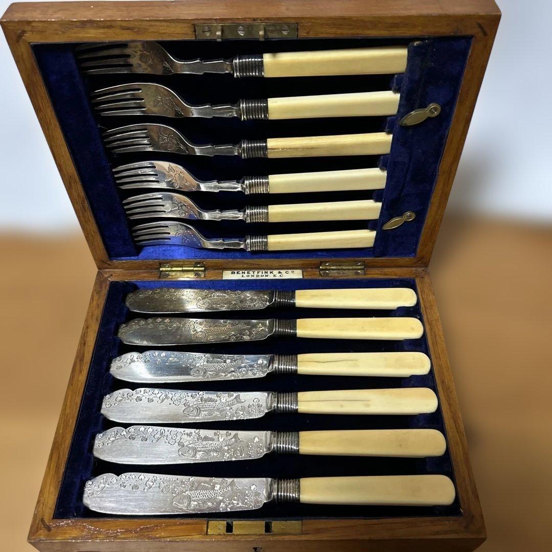 銀製のフォークとナイフ　アンティーク