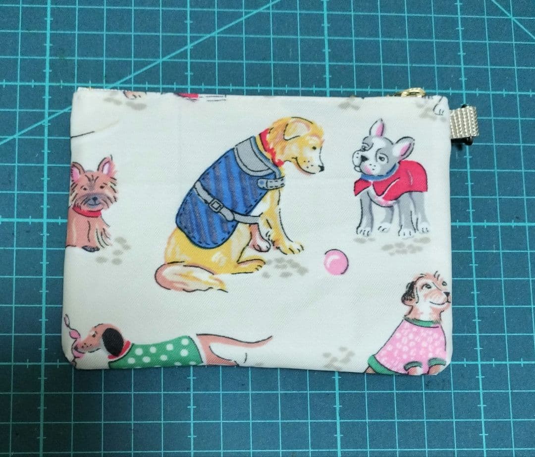 381☀️リール付き カード入れ、キーホルダー、財布、スマートキー入れ✦匿名配送