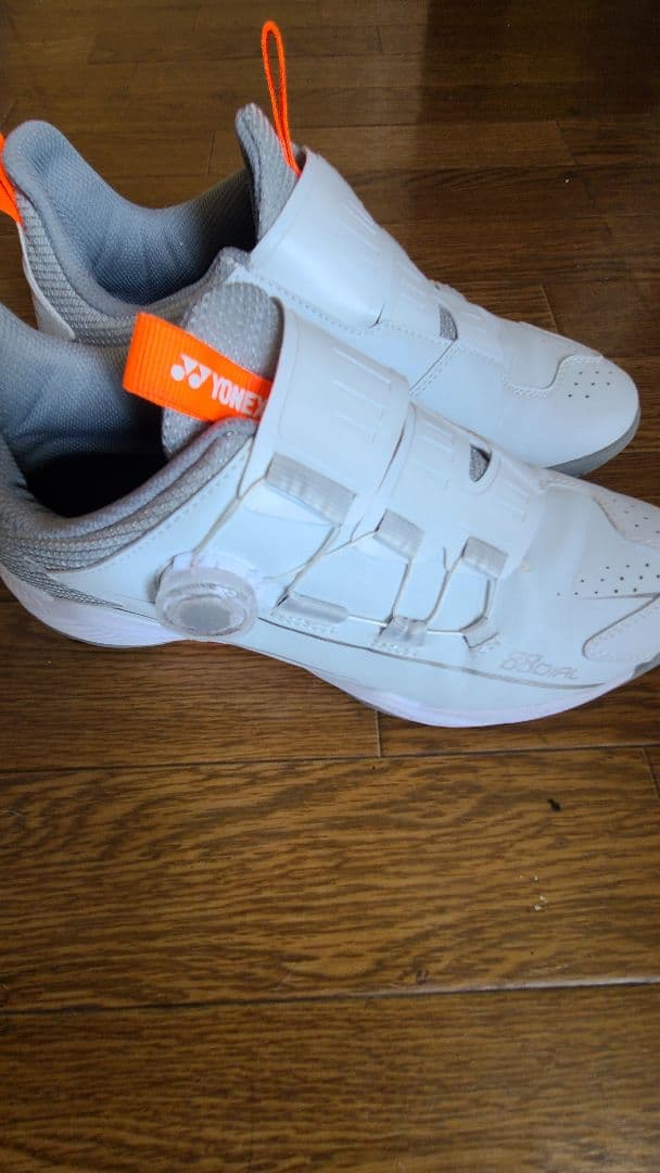 バドミントンシューズ ホワイト ダイヤル式サイズ27.0cm