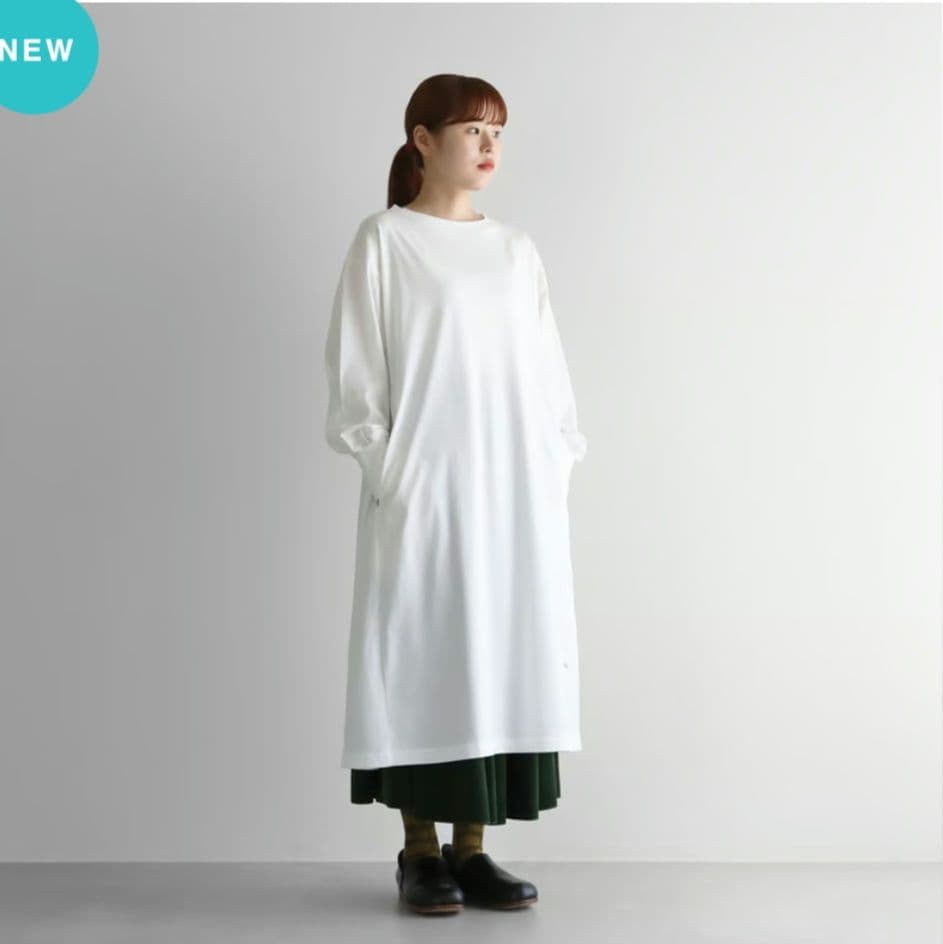 値下げ！ HUIS タグ付き新品 バックボタンリブワンピース