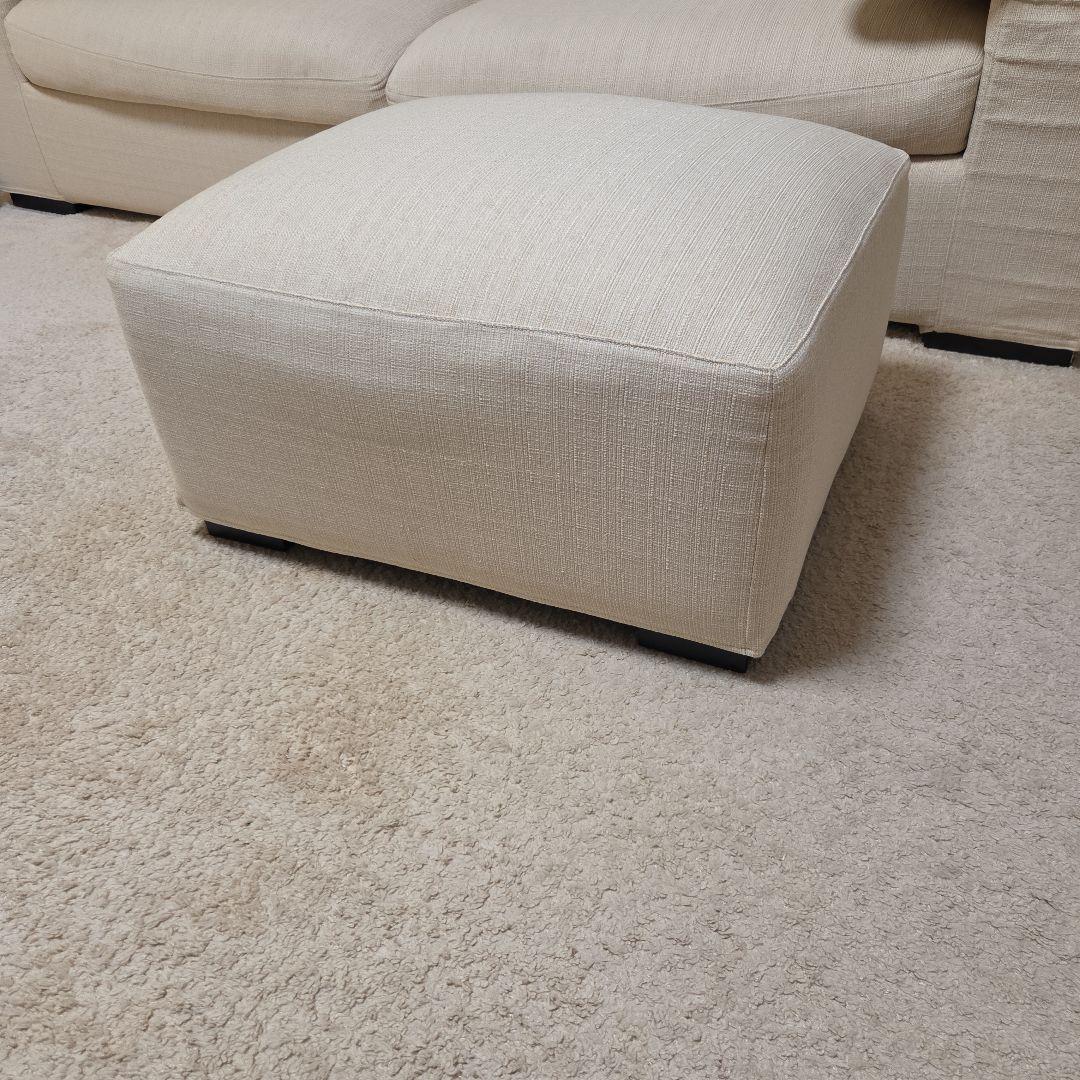 ベージュ色ソファセットのオットマン