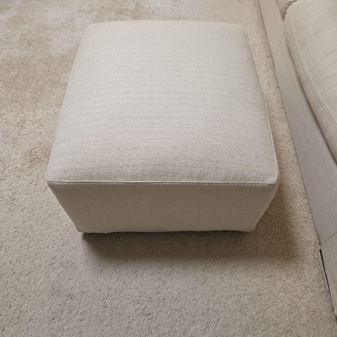 ベージュ色ソファセットのオットマン