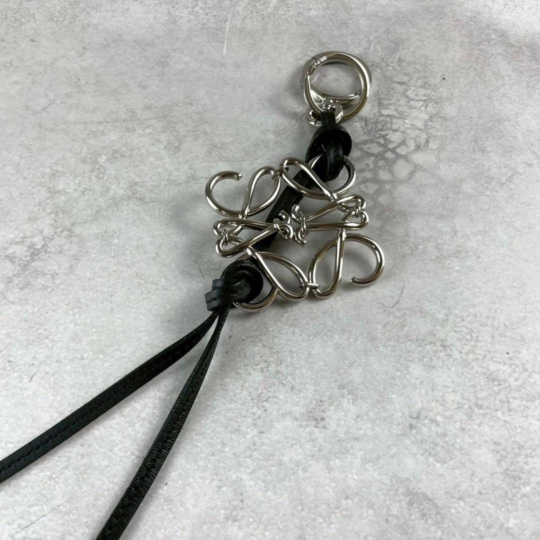 【極美品】ロエベ キーチャーム アナグラム シルバー ブラック