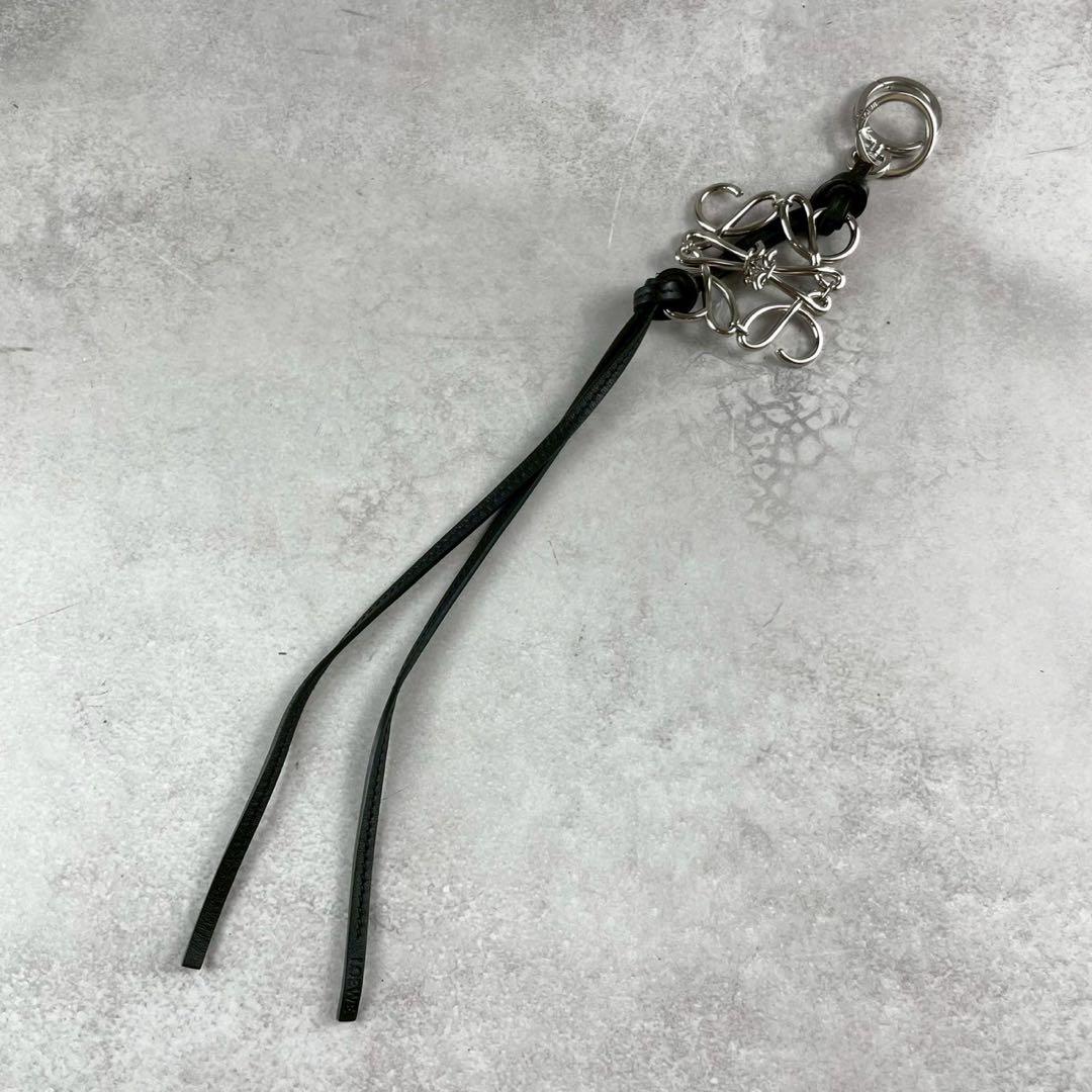 【極美品】ロエベ キーチャーム アナグラム シルバー ブラック