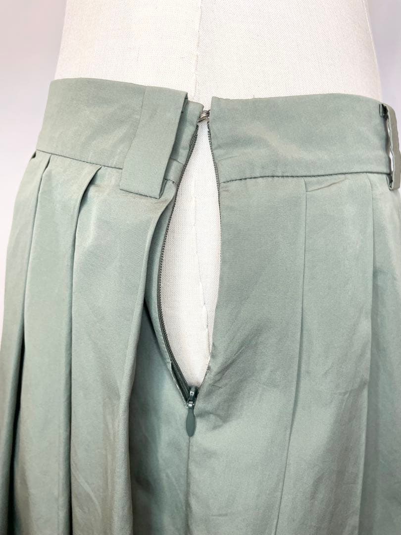 [キズ•汚れ有り] MiuMiu プリーツ カーキ スカートSize 40