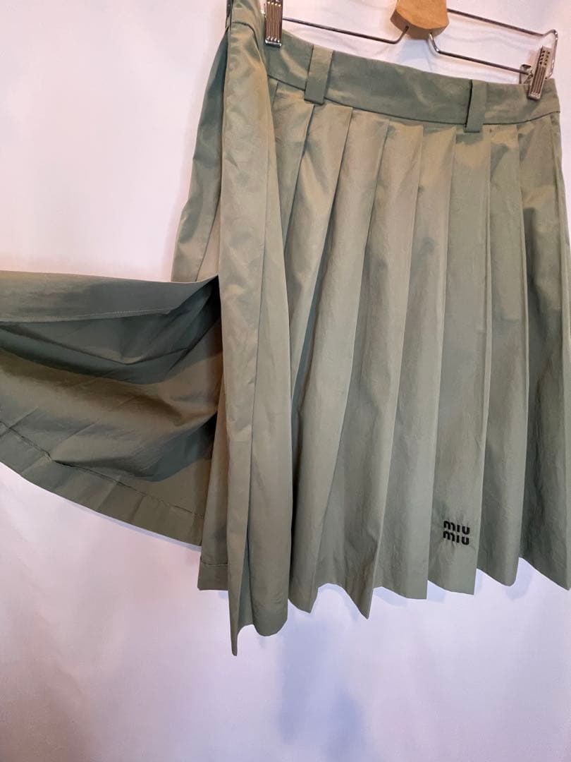 [キズ•汚れ有り] MiuMiu プリーツ カーキ スカートSize 40