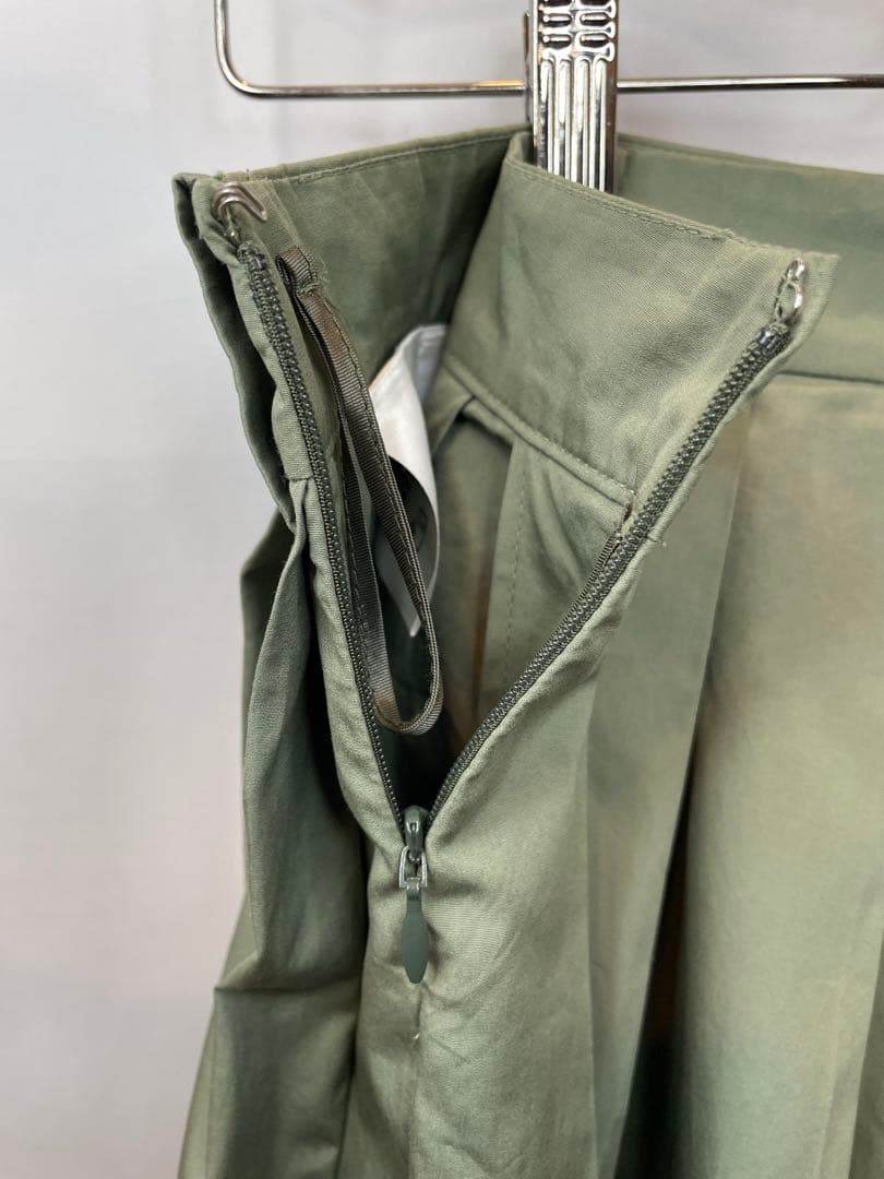 [キズ•汚れ有り] MiuMiu プリーツ カーキ スカートSize 40