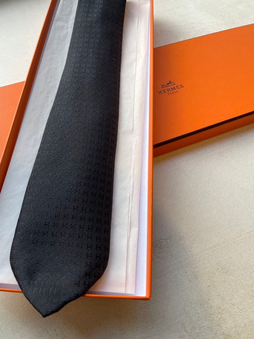 【極美品】HERMES ブラック シルク100% ネクタイ　冠婚葬祭用