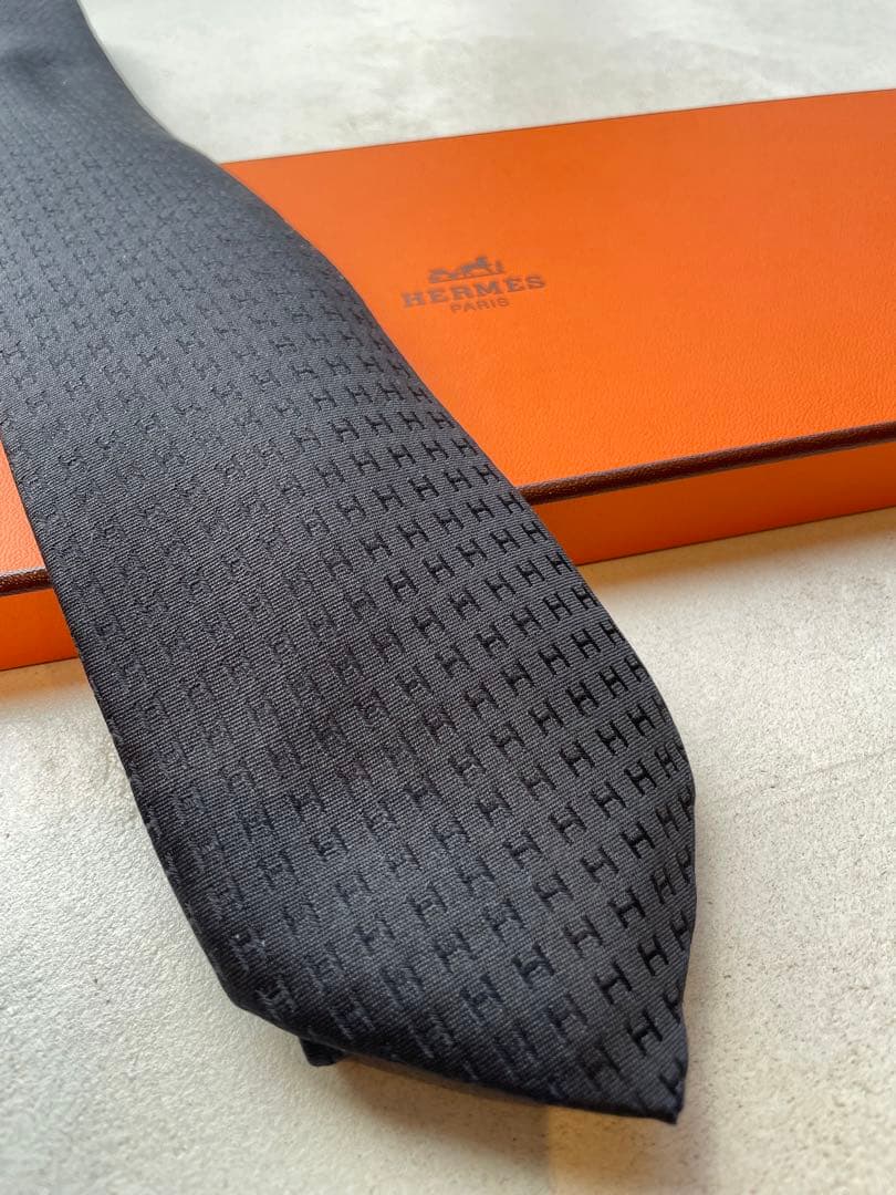 【極美品】HERMES ブラック シルク100% ネクタイ　冠婚葬祭用