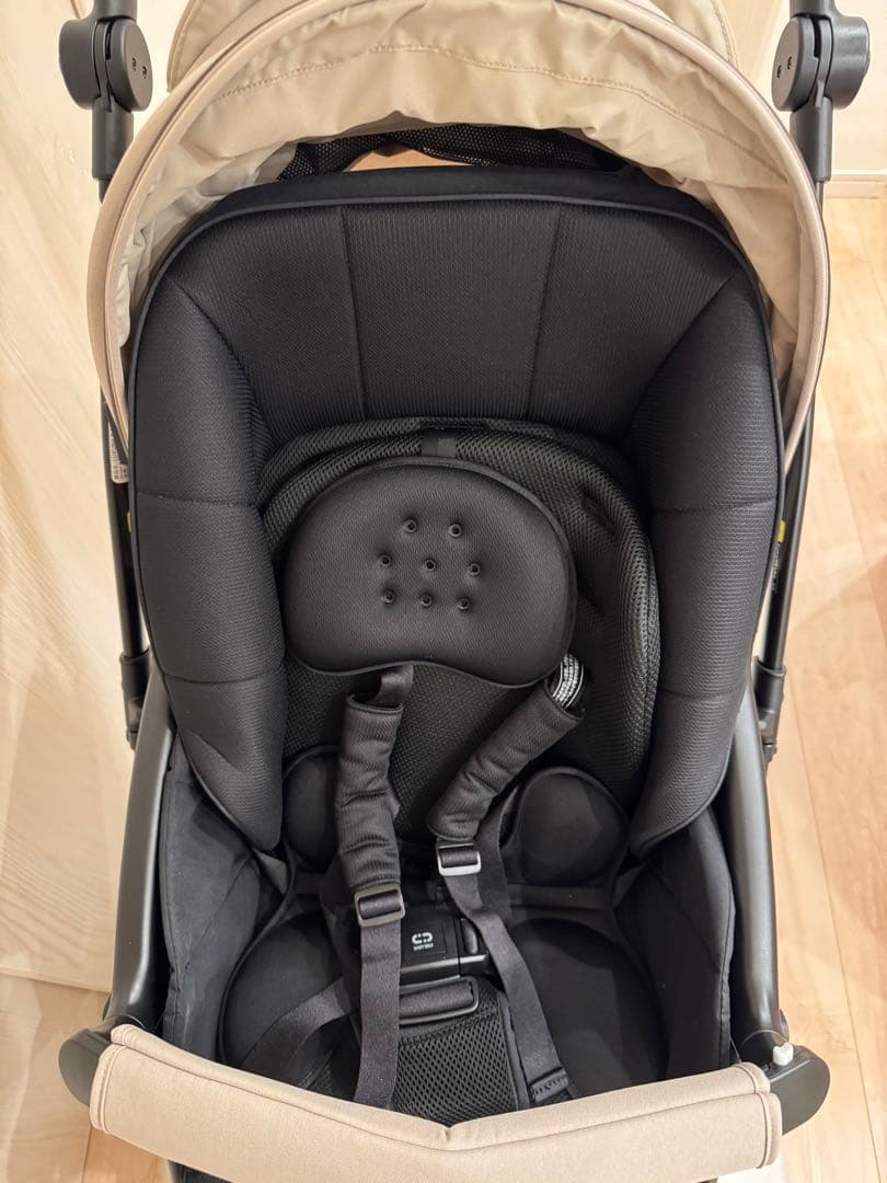 【極美品】2025アップリカラクーナクッションフリープラスAD ブライトベージュ