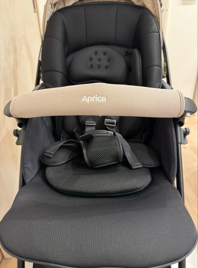 【極美品】2025アップリカラクーナクッションフリープラスAD ブライトベージュ