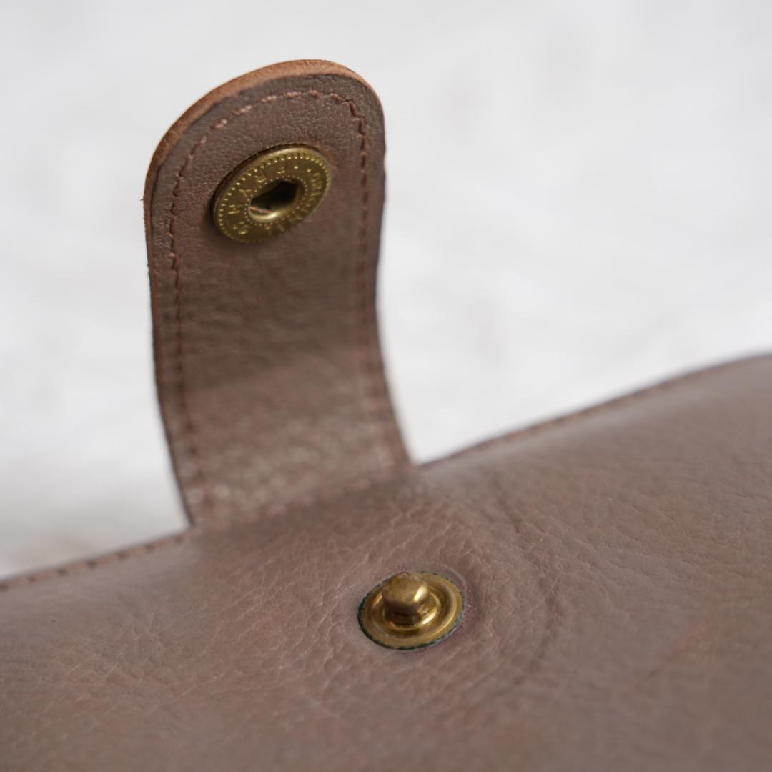 イルビゾンテIL BISONTE ラウンドファスナー　2つ折り財布　ウォレット