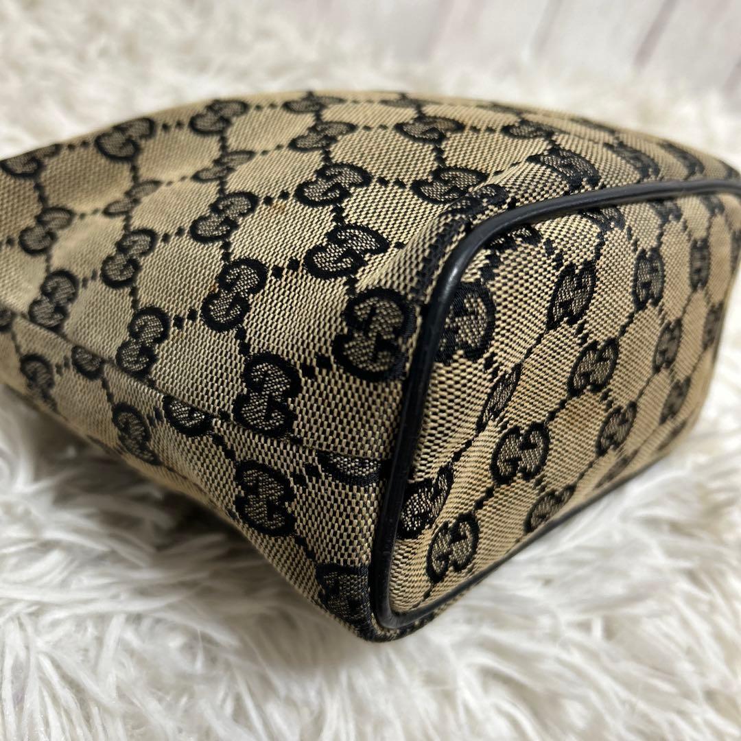 GUCCI アクセサリーポーチ　GGキャンバス ポーチ ハンドバッグ レザー