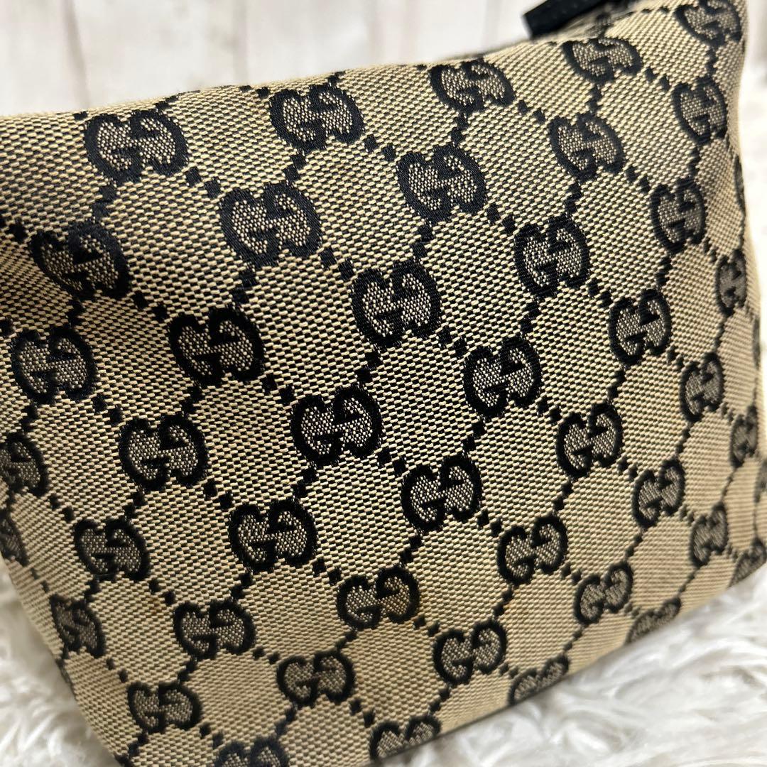 GUCCI アクセサリーポーチ　GGキャンバス ポーチ ハンドバッグ レザー