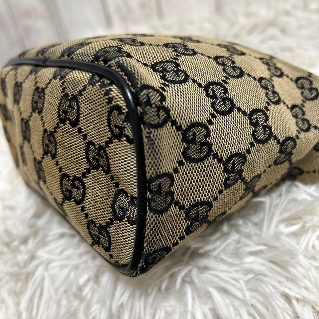 GUCCI アクセサリーポーチ　GGキャンバス ポーチ ハンドバッグ レザー
