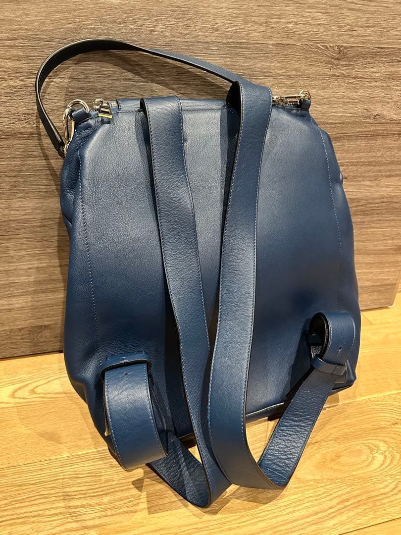 ロエベ(Loewe) ゴヤ バックパック 316.30.P40 レザー ブルー