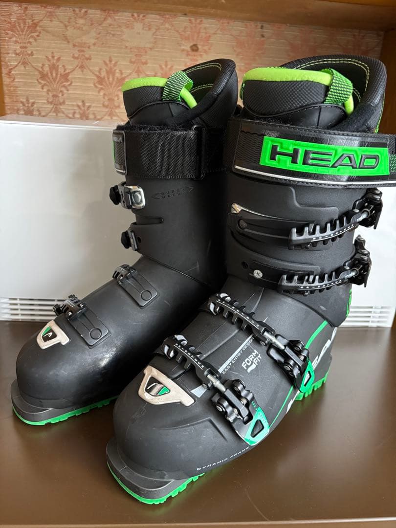HEAD VECTOR EVO 120スキーブーツです。ブラック/グリーン