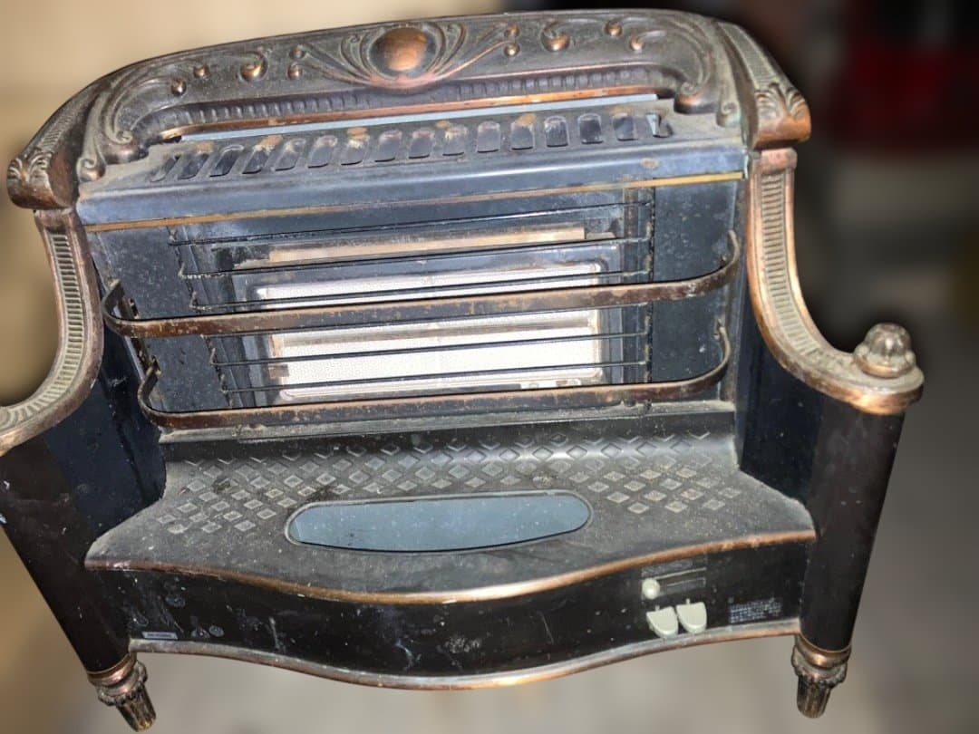 アンティークストーブ 黒と金