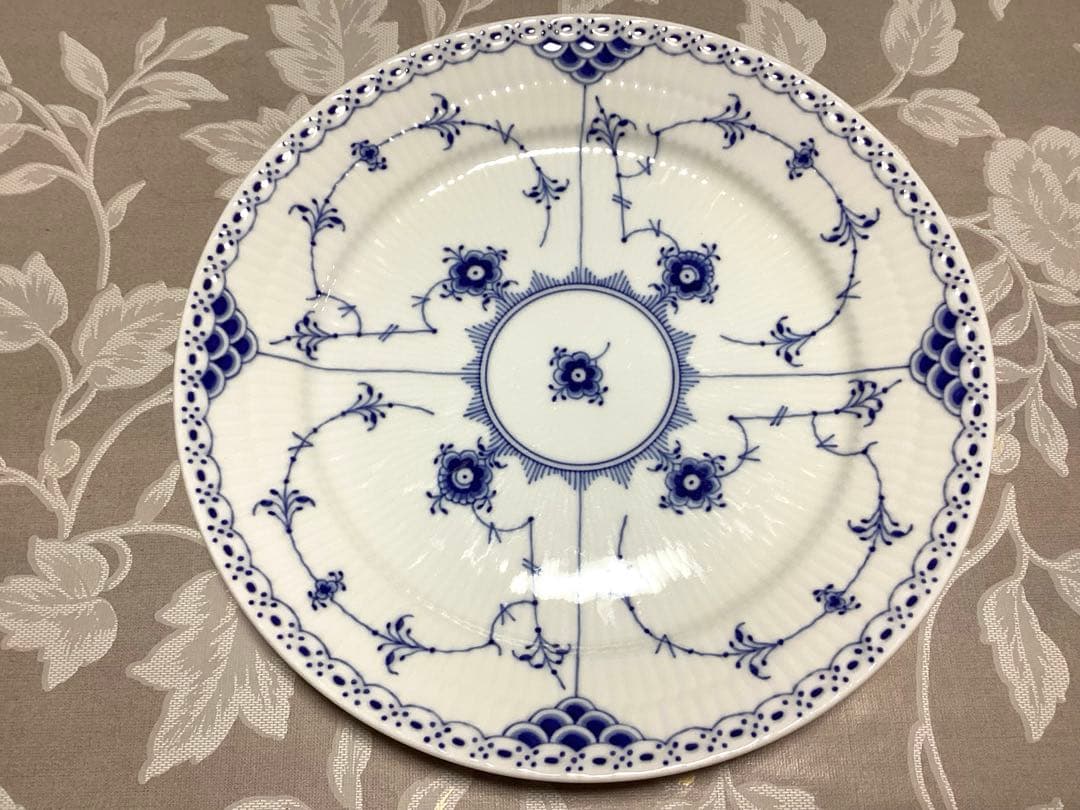 ロイヤルコペンハーゲン ブルーフルーテッド　ハーフレース　プレート25cm