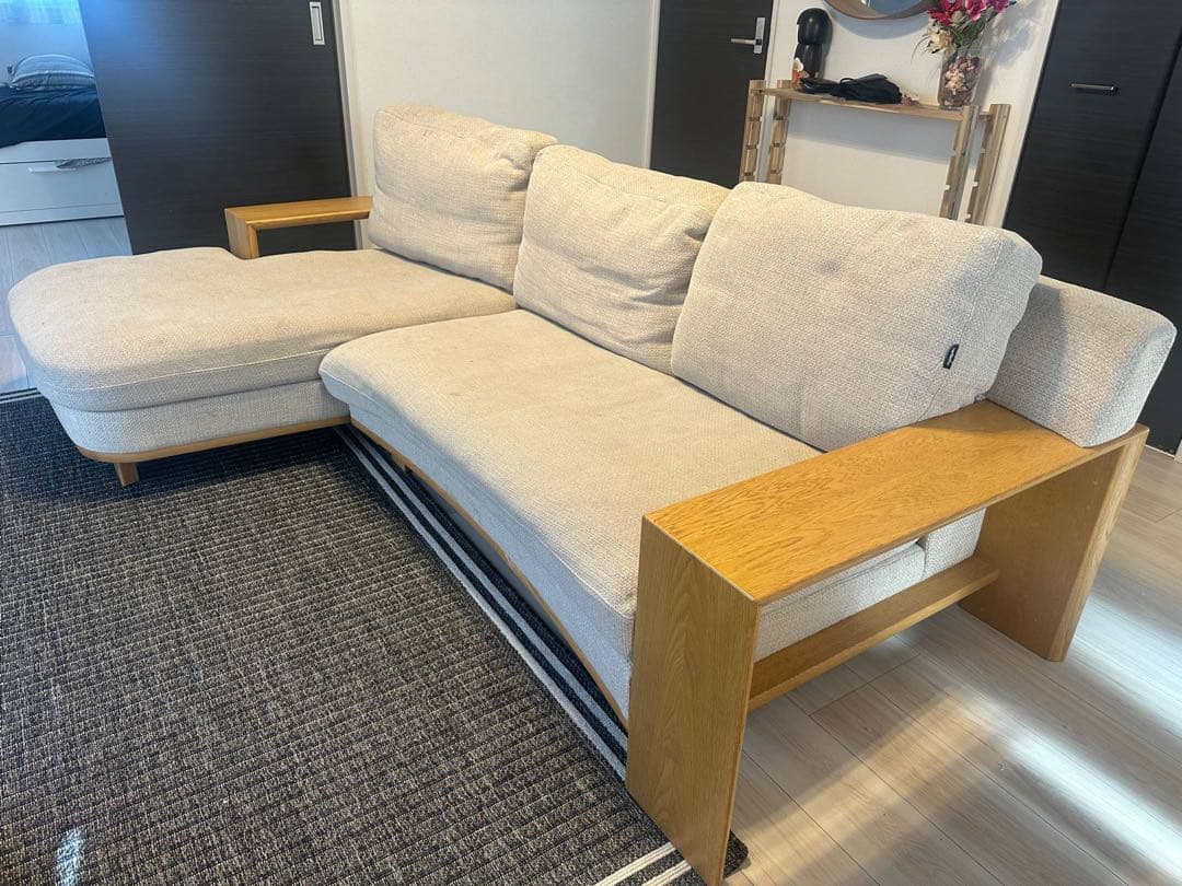 Karimoku カリモクベージュ コーナーソファ 木製アームレスト付き