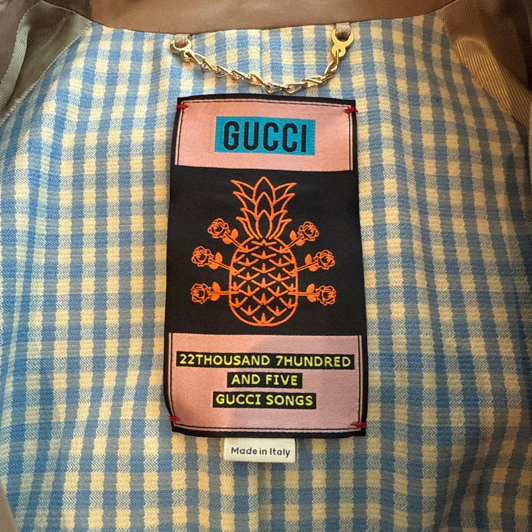 入手困難 グッチ×鈴木仁 刺繍バッグロゴ定番カラーコート　人気サイズ