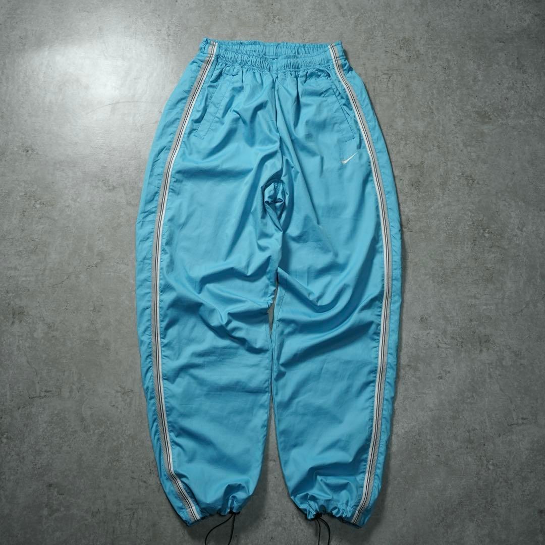 00s NIKE ワイドナイロンパンツ 水色 サイドライン 刺繍ロゴ y2k