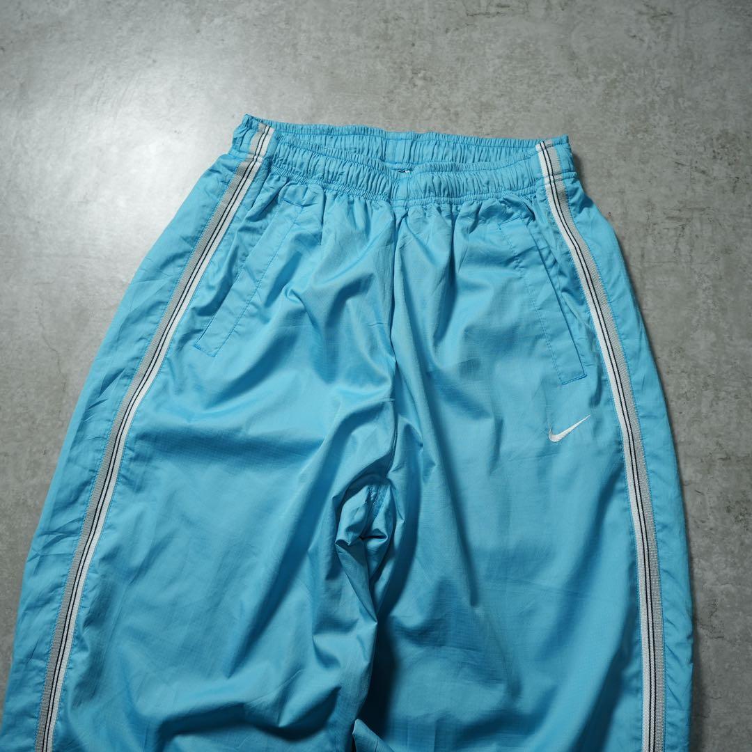 00s NIKE ワイドナイロンパンツ 水色 サイドライン 刺繍ロゴ y2k