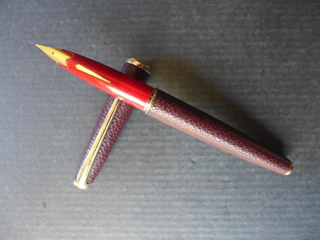 時代物　プラチナ万年筆　金属・皮製　ペン先:18K細軟 18 プラチナ　レトロ