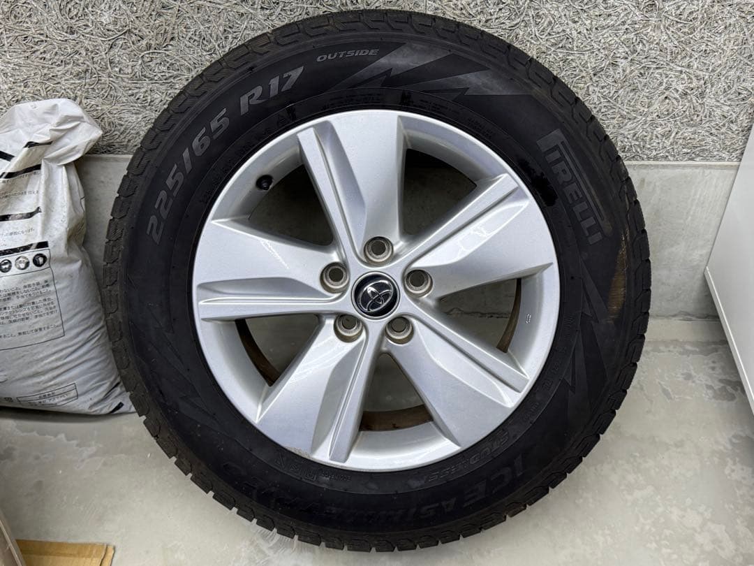 60ハリアー 純正 17インチ 225/65 R17 スタッドレスタイヤ