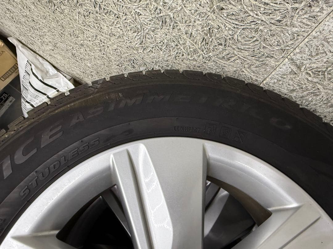 60ハリアー 純正 17インチ 225/65 R17 スタッドレスタイヤ