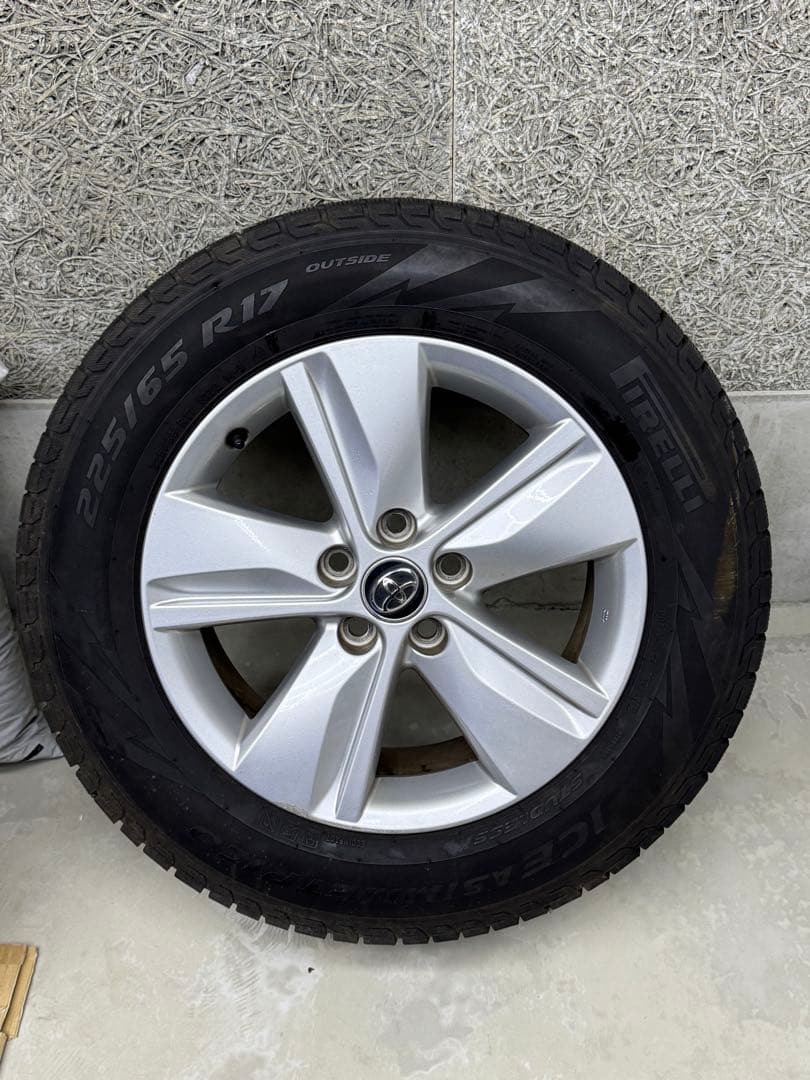 60ハリアー 純正 17インチ 225/65 R17 スタッドレスタイヤ