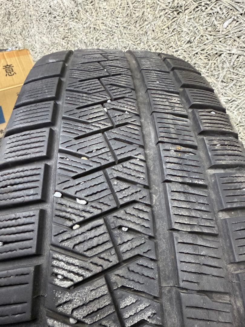 60ハリアー 純正 17インチ 225/65 R17 スタッドレスタイヤ