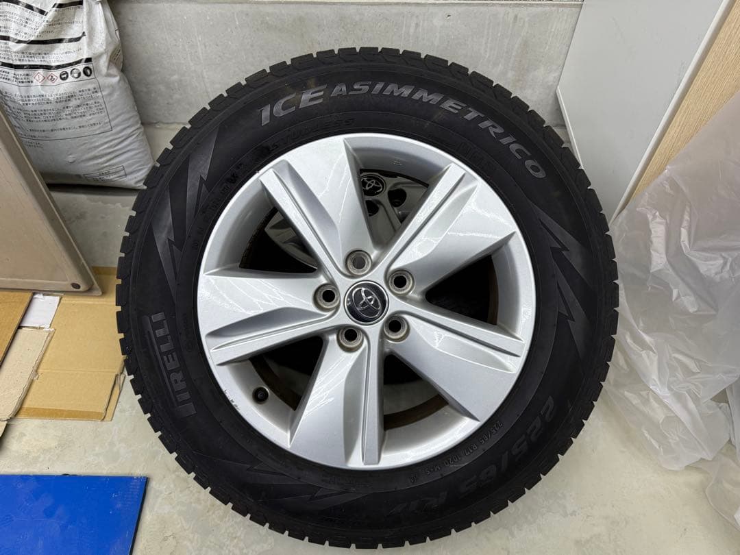 60ハリアー 純正 17インチ 225/65 R17 スタッドレスタイヤ