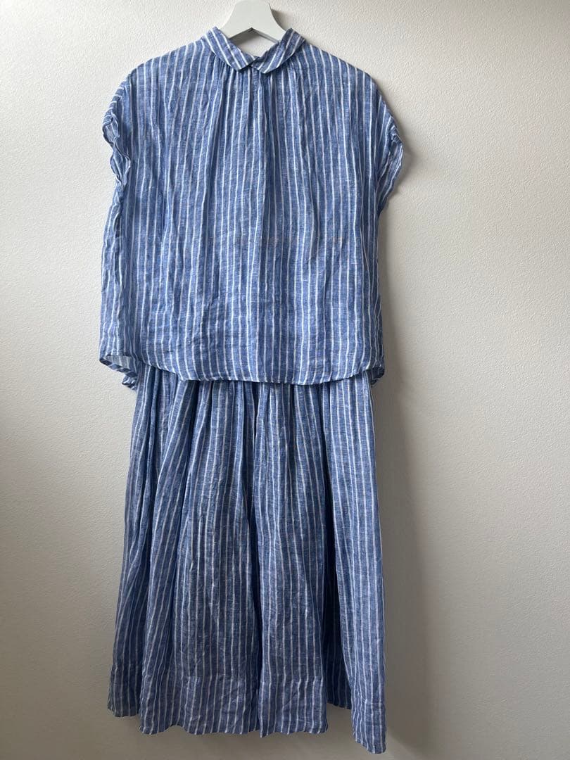 美品 Veritecoeur / BACK BUTTON BLOUSE