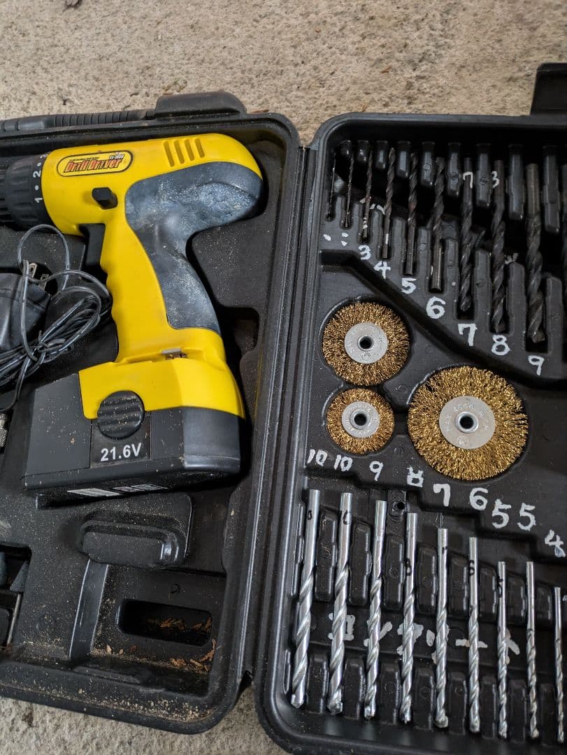 クボタ耕運機、噴霧器50㍑、苗植え機、ゴンべイ、防風ネット、支柱、電動工具