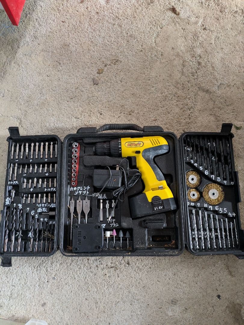 クボタ耕運機、噴霧器50㍑、苗植え機、ゴンべイ、防風ネット、支柱、電動工具