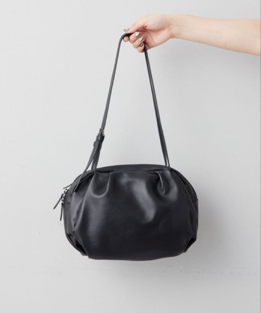 【新品、未使用】イアパピヨネ　本革 軽量　コロンボストンバッグ　ブラック