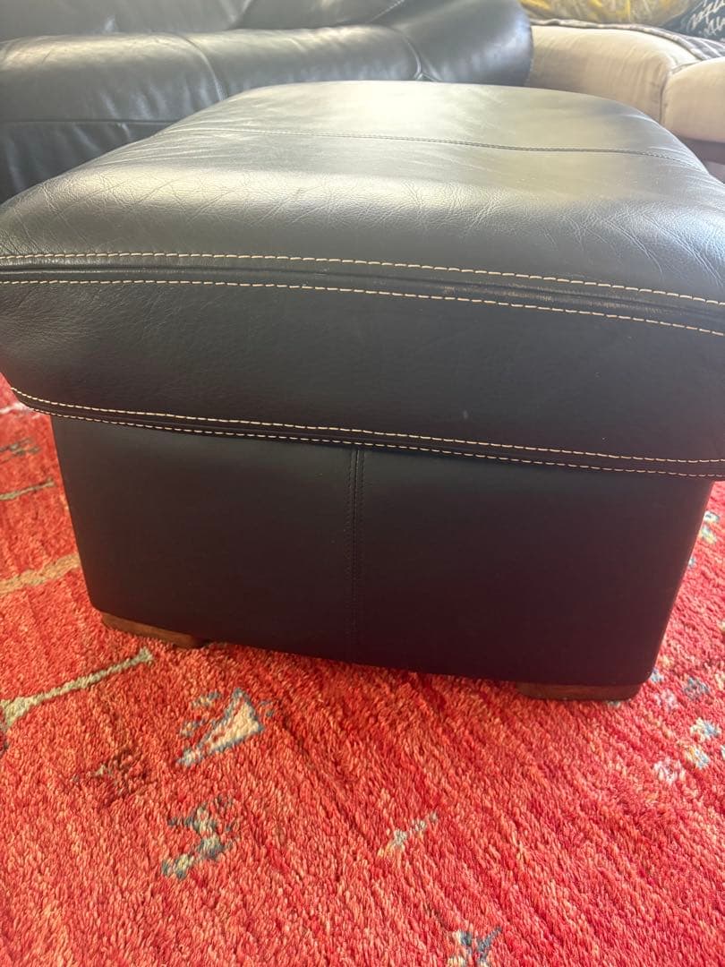 カリモク オットマン　本革　 ZT7306Ｋ001 ブラック