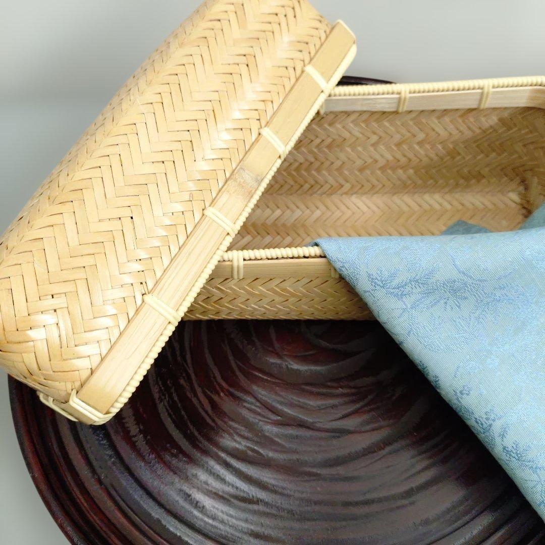 とても精巧に編まれた竹籠、 お稽古道具などに