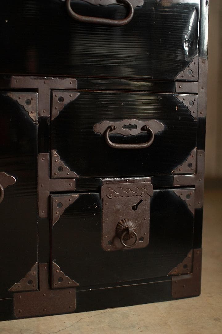 綺麗な打ち出し金具庄内箪笥　4杯　タンス　収納　古家具　古民家　時代家具