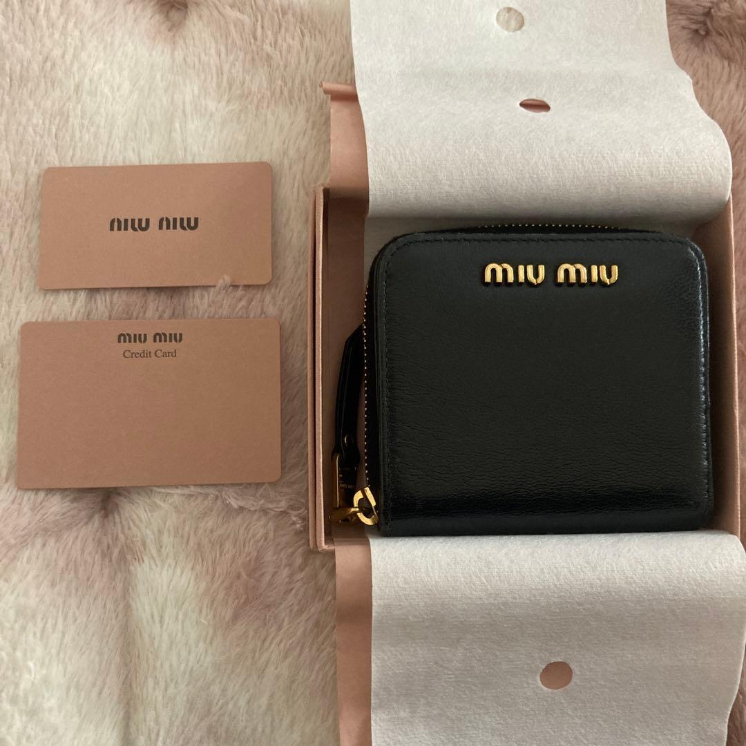 MIU MIU 二つ折り財布 黒 ブラック