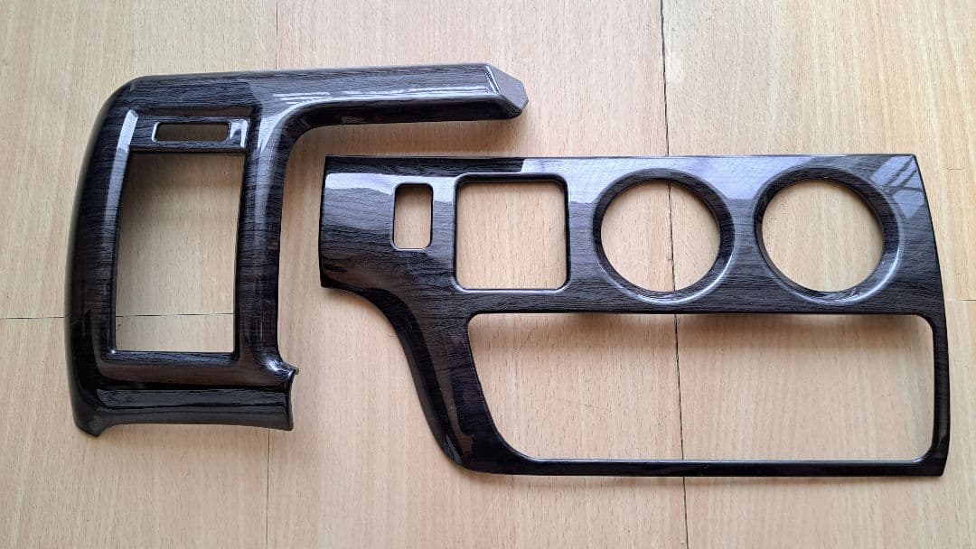 送料込ハイエース200系ワイド用インテリアパネル ブラックウッド調 中古