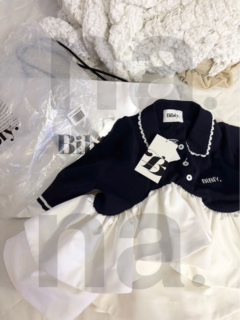 トップス Bibiy. ROSIEPEPURAMUTOP